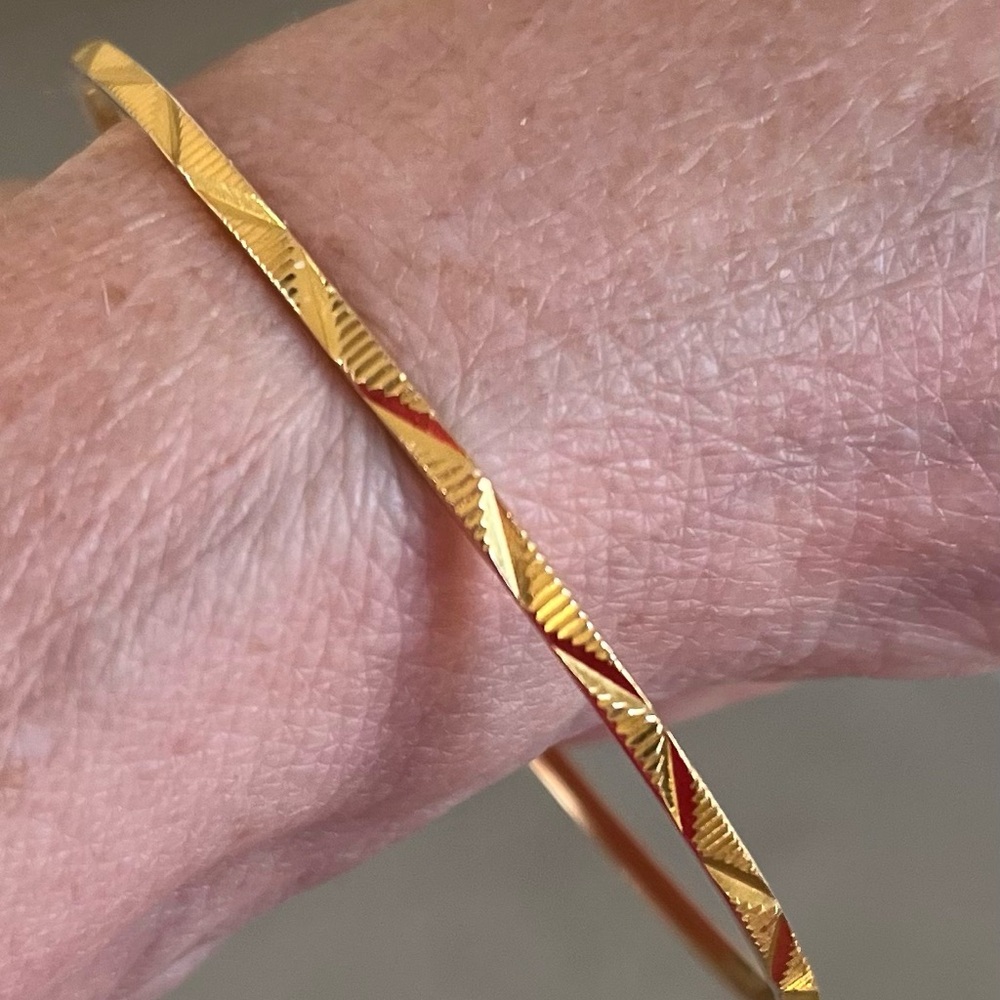 Elegant Faceted Gold Slim Bangle Bracelet